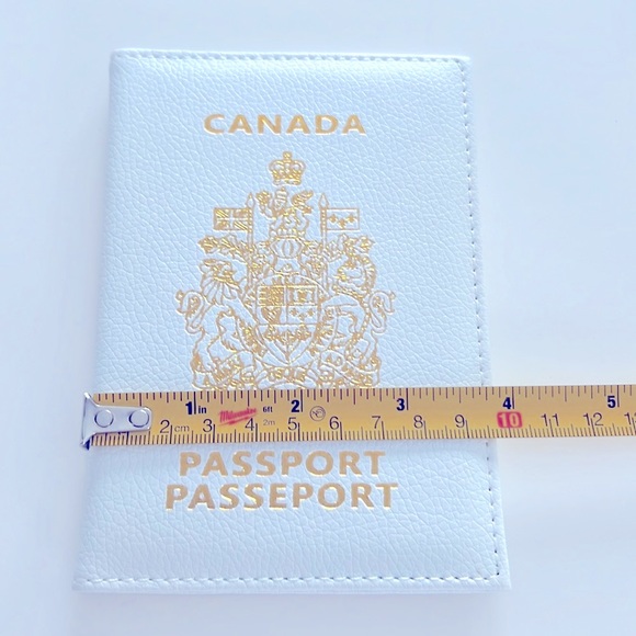 🆕 Canada Passport Case (White with Gold Design) - Picture 5 of 6